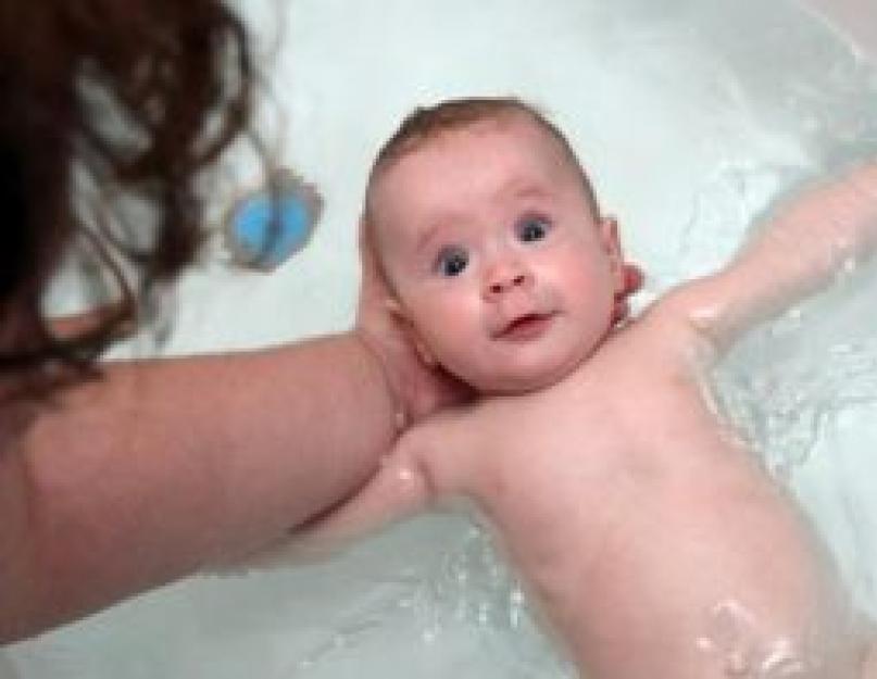 Нужно ли купать новорожденного каждый. Уход за новорожденным: нужно ли купать новорожденного каждый день? Базовые правила купания новорожденных детей