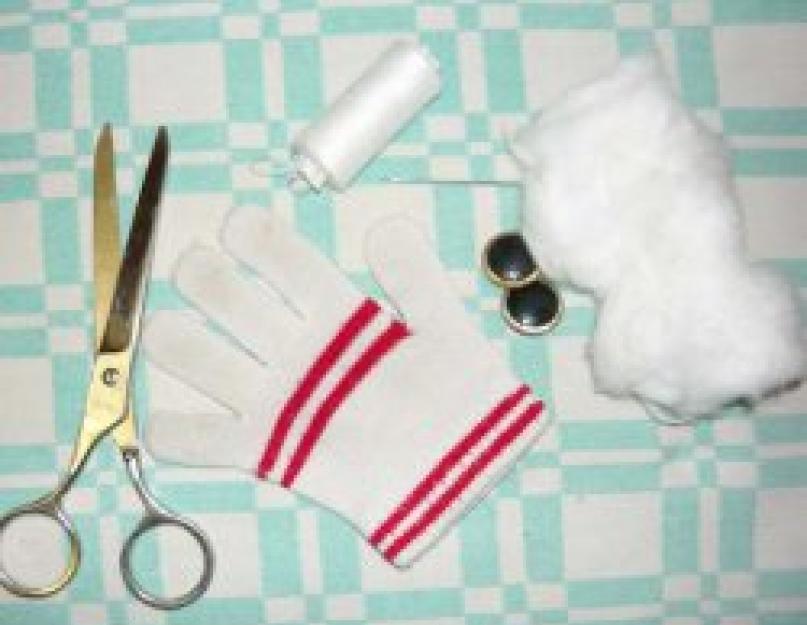 Игрушки из носков и перчаток. Шьем игрушку из перчатки «Озорной осьминог Как сделать рыбку из перчатки