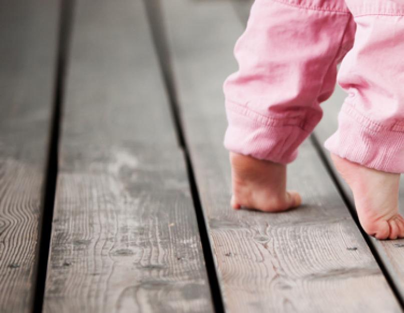 Ребенок в 3 года ходит на носочках что делать. Ребенок ходит на носочках в (1,2,3,4,5) лет — основные причины. Другими причинами ходьбы на цыпочках бывают