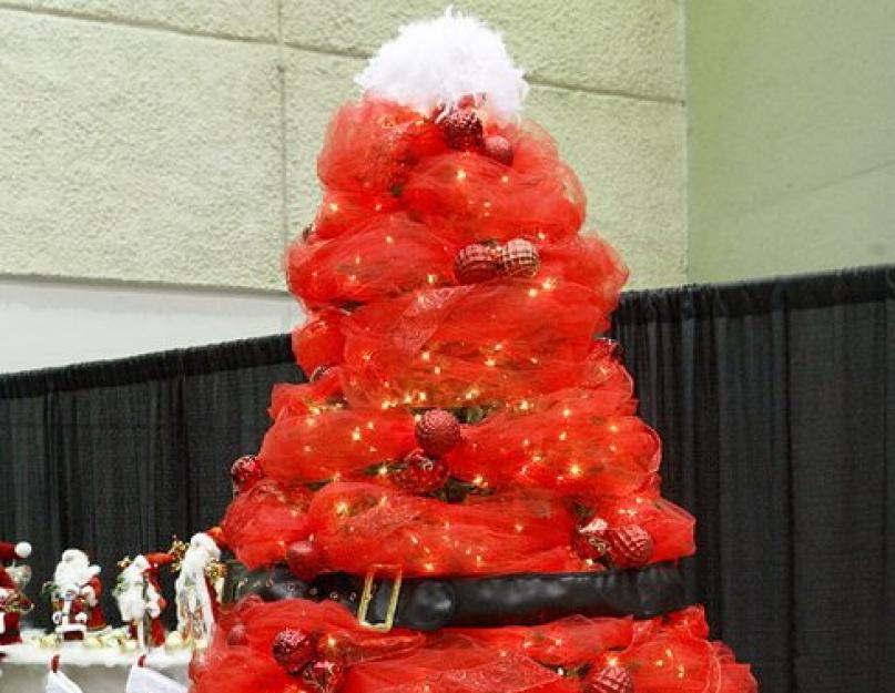 Чем украшают елку на новый. Как украсить новогоднюю елку (40 фото): необычное и традиционное оформление. Оригинальные идеи декора