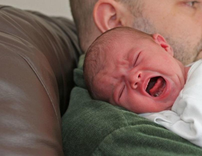 Новорожденный ребенок часто вздрагивает и пугается. Грудничок часто вздрагивает: о чем это говорит? Почему новорождённый вздрагивает во сне