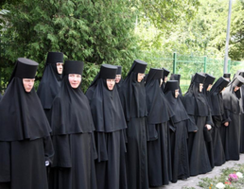 Чем занимаются в монастыре. Как и зачем уйти в монастырь женщине или мужчине