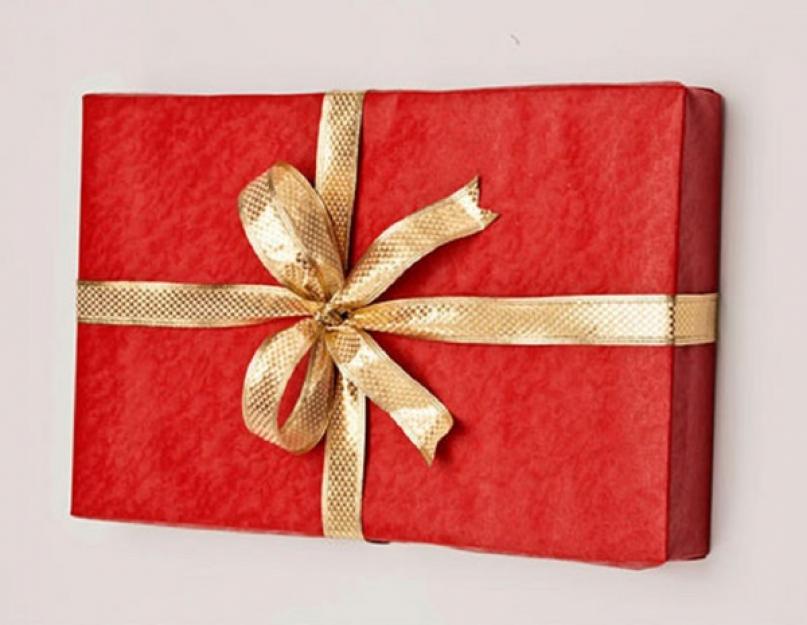Как обернуть прямоугольную коробку подарочной бумагой. Kак упаковать подарок в бумагу: секреты профессионалов. Упаковка подарка для мужчины на день рождение