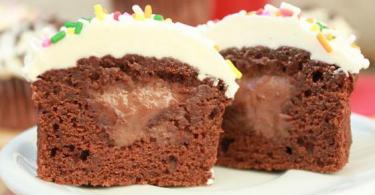 Csokoládé cupcake folyékony töltelékkel Franciaországból: finom desszertek