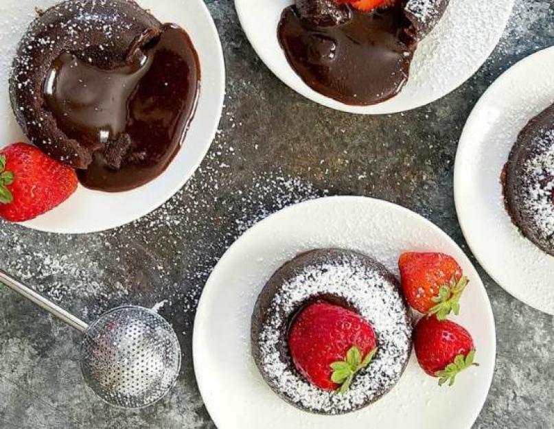 Čokoladni muffini sa tekućim punjenjem: dva recepata