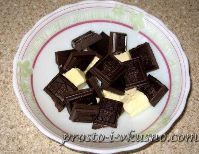 Шоколадний фондан або шоколадний кекс з рідкою начинкою