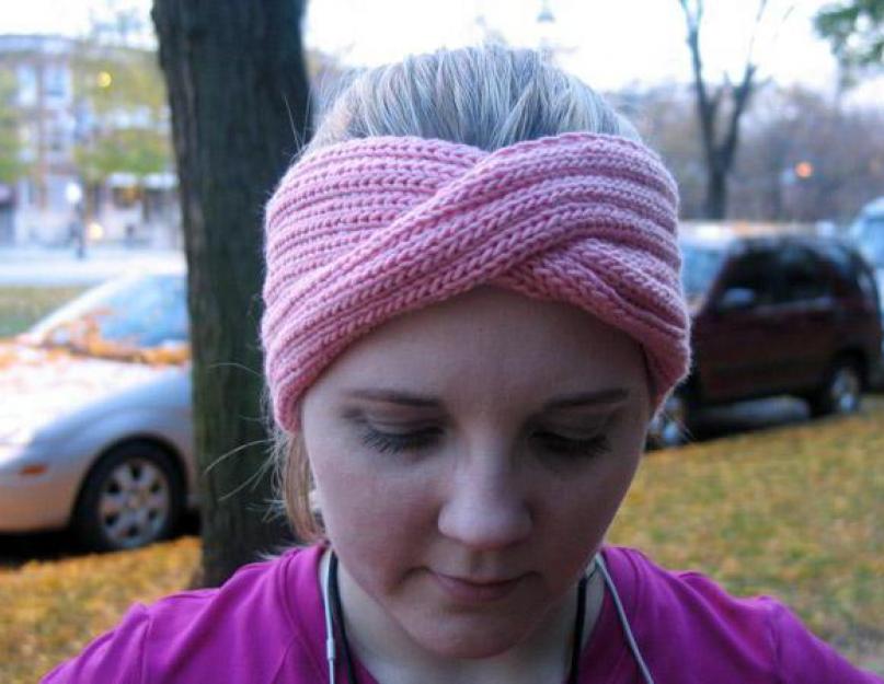 Robimy na drutach imitację czapki turban dla kobiet na drutach. Robimy na drutach orientalne nakrycie głowy - turban. Stylowy turban „Edith Piaf” firmy Drops