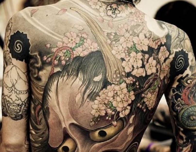 Японські чорно білі тату на всю руку. Японські татуювання. Стилі і колірні рішення японських татуювань