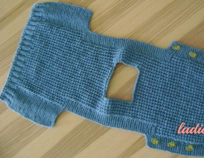 Knitted vest for girls 1 year old with needles. Knitting a vest for a girl with knitting needles and crochet. Combination with other types of clothing