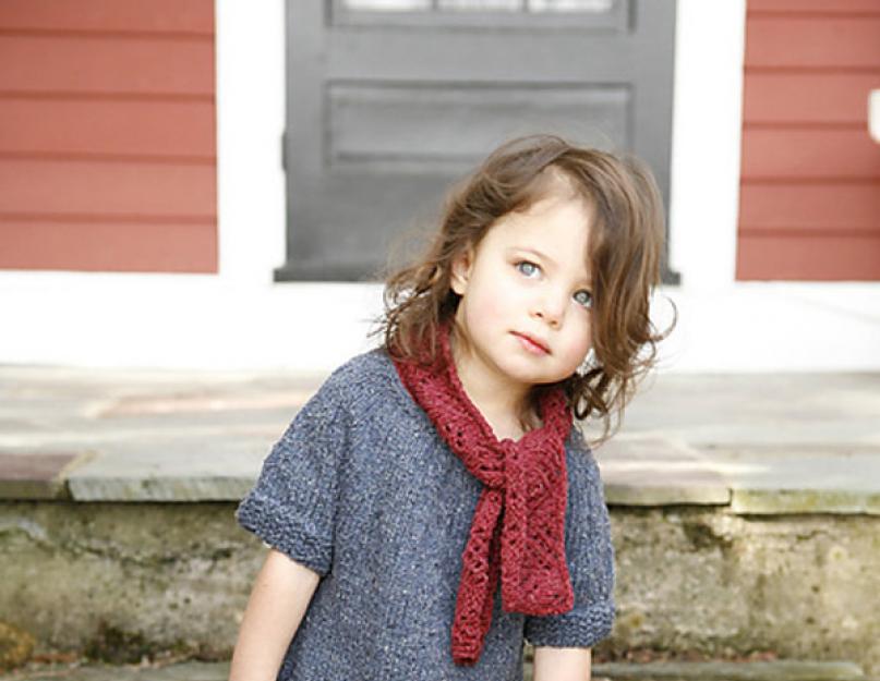 Kötött ruha 3 éves lány számára. Hogyan lehet kötni egy gyönyörű baba ruhát? Kötött ruhák, kötött tűkkel és horgolt elemekkel. Horgolt minta lányoknak szóló ruhákhoz