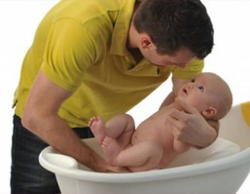 Minden, amit a babák fürdetéséről tudni kell.  Tippek szülőknek, hány éves korig kell naponta fürdetni a gyermeket A gyermek fürdetésének időtartama