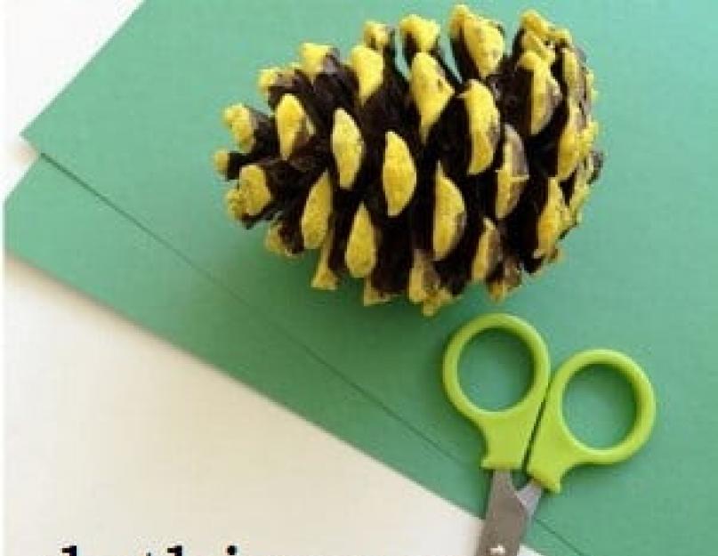 Artesanato com cones e folhas para crianças.  Cogumelos maravilhosos DIY feitos de algodão e pasta.  Fotos de artesanato feito com pinhas