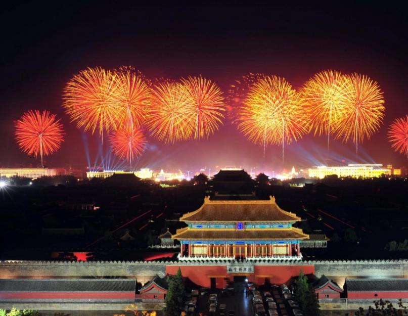 سال نو چینی در چین جشن می گیرد. وبلاگ در مورد چین. سر و صدا ، آتش ، بخور دادن