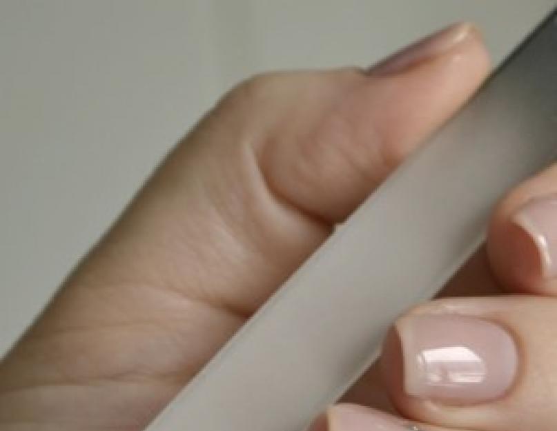 How to cut a beautiful nail shape.  Secrets of proper filing of nail plates