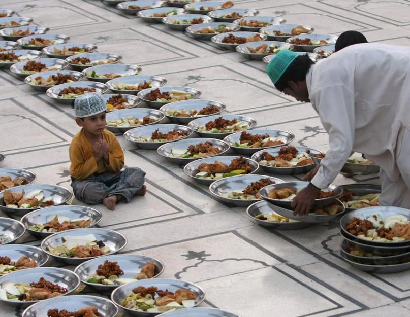Календар Рамадан неф.  Сухур та іфтар (ранковий та вечірній прийом їжі)