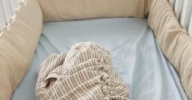 Як привчити дитину самостійно засинати і мирно спати у своєму ліжечку: поради психологів та доктора Комаровського