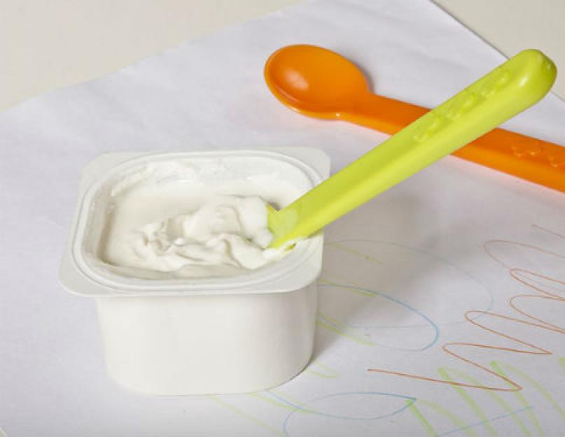 Cottage cheese for babies made from milk.  Tender cottage cheese for first feeding