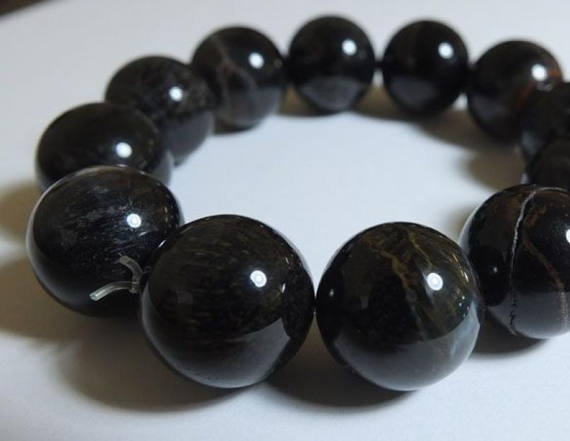 Černé kameny: a jejich jedinečné vlastnosti, což znamená pro různá znamení zvěrokruhu.  Drahokamy, minerály, horniny a jejich napodobeniny Drahokamům se připisují různé mystické vlastnosti