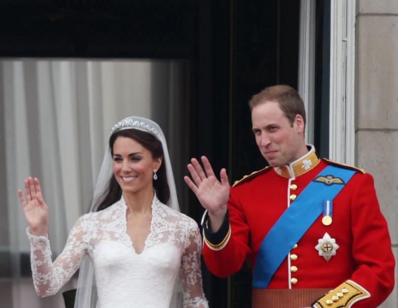 Kate Middletons andra bröllopsoutfit.  Kate Middletons bröllopsklänning från Alexander McQueen.  Kate Middleton klänning - foto