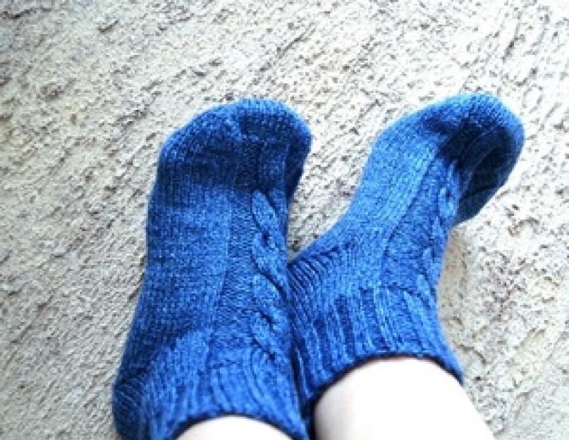 Aprenda a tricotar meias pequenas.  Padrões de tricô de meias com descrição.  Escolhendo agulhas de tricô ou agulha de crochê